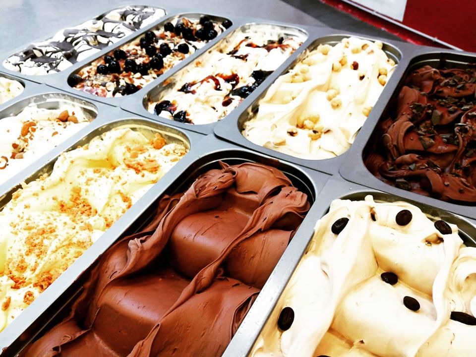 Eine Auswahl von Gelato aus dem Labor von Crème Caramel Bio